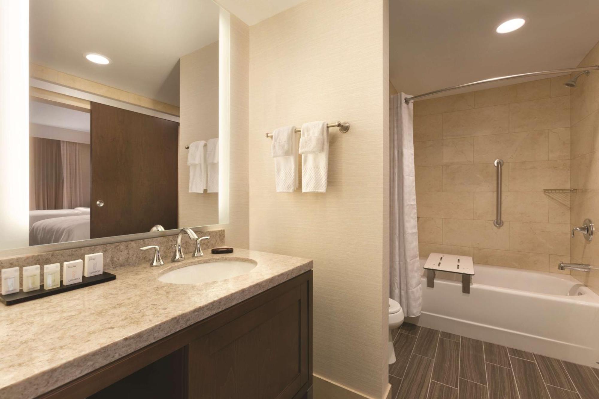 Embassy Suites By Hilton Akron Canton Airport North Canton Exteriér fotografie