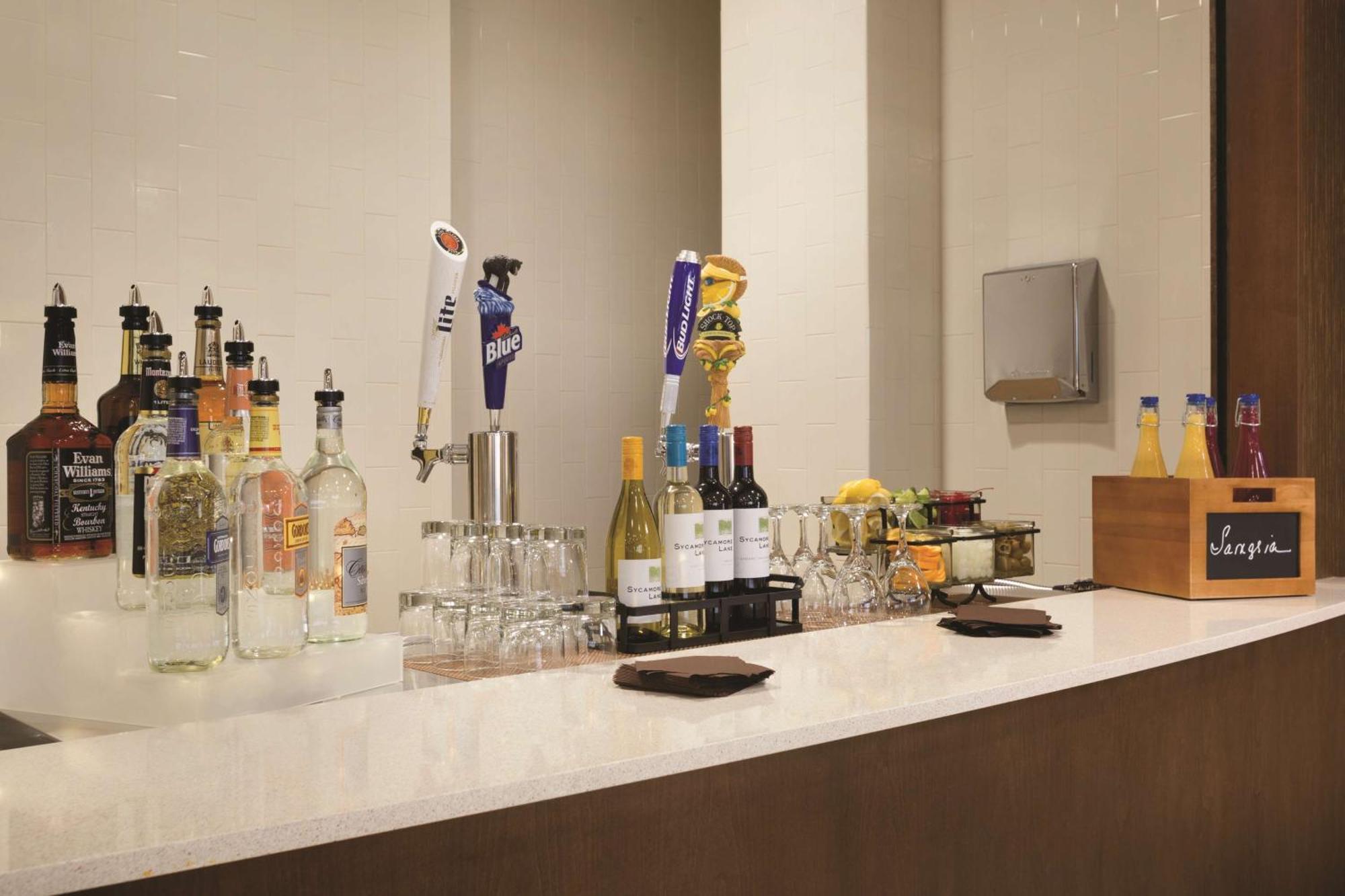 Embassy Suites By Hilton Akron Canton Airport North Canton Exteriér fotografie